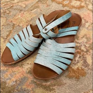 Cydwoq leather sandal